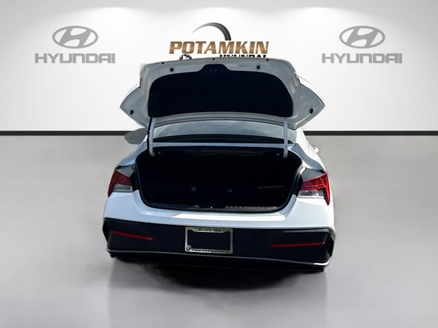 Certified 2025 Hyundai Elantra SEL FWD image 24
