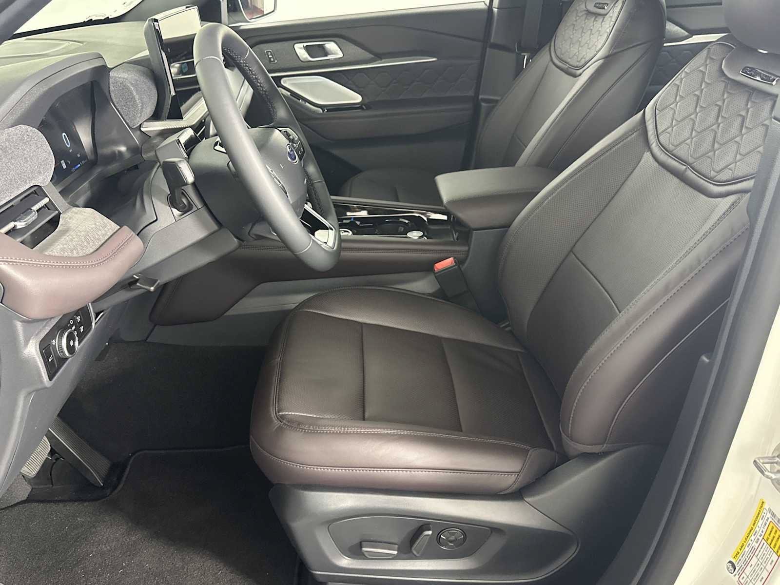 New 2026 Ford Explorer Platinum w/ LUX Leather Package AWD/4WD image 8