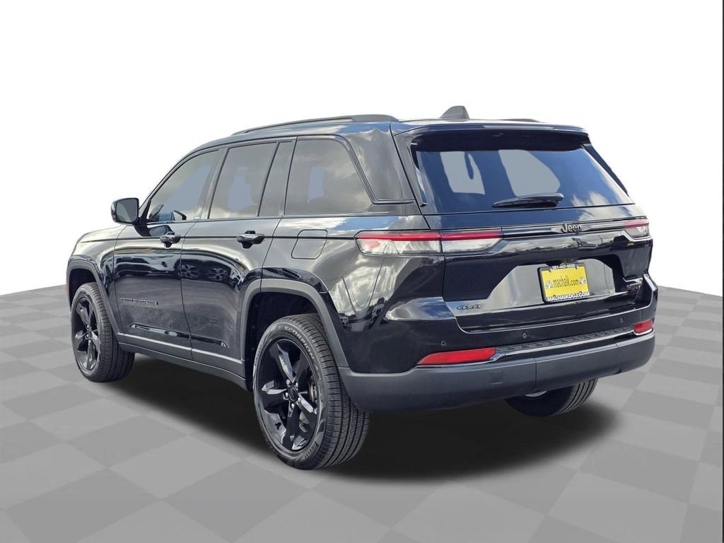 Used 2025 Jeep Grand Cherokee Limited w/ Black Appearance Package image 6