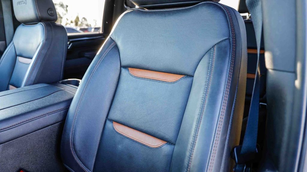 Used 2025 GMC Sierra 2500 AT4 image 28