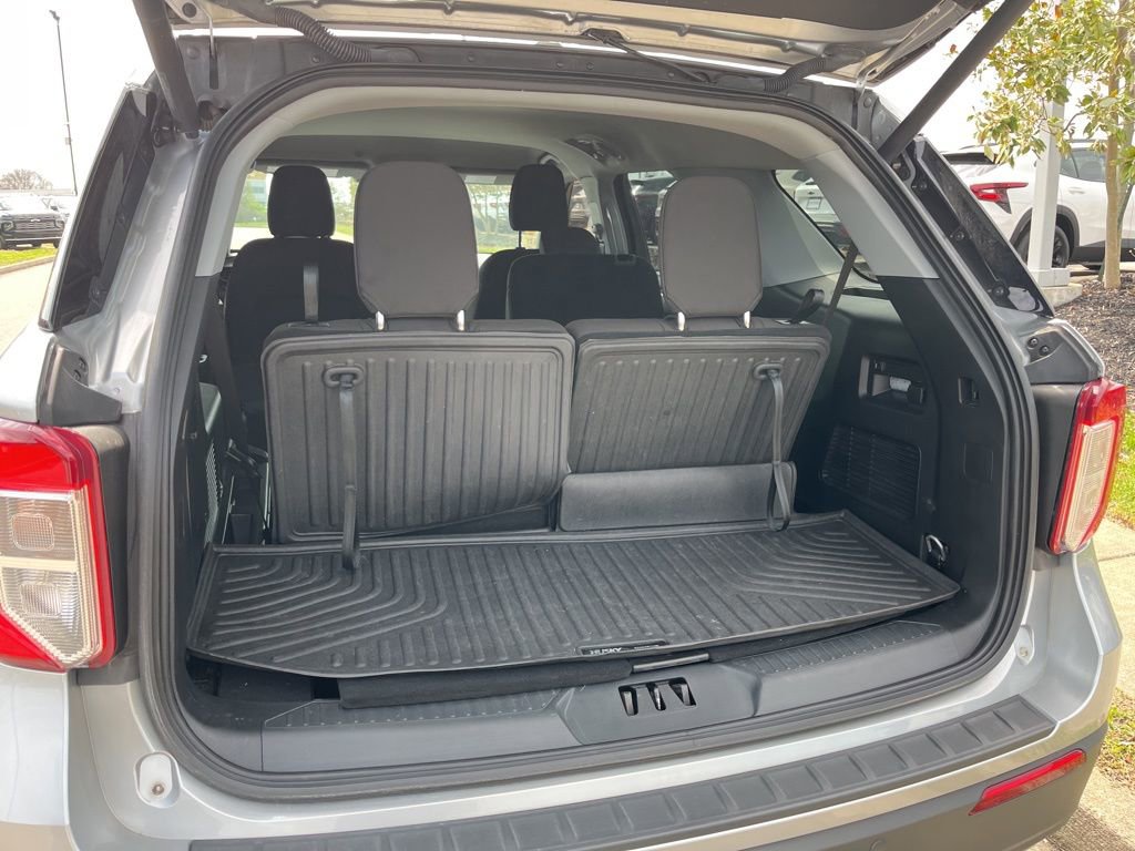 Used 2023 Ford Explorer XLT image 11