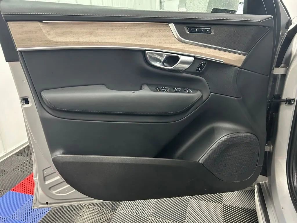 Used 2025 Volvo XC90 B6 Plus AWD/4WD image 10