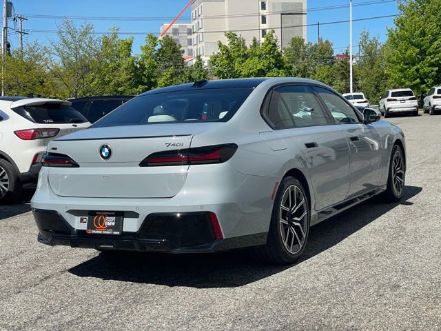 Used 2026 BMW 740i xDrive w/ Premium Package AWD/4WD image 4