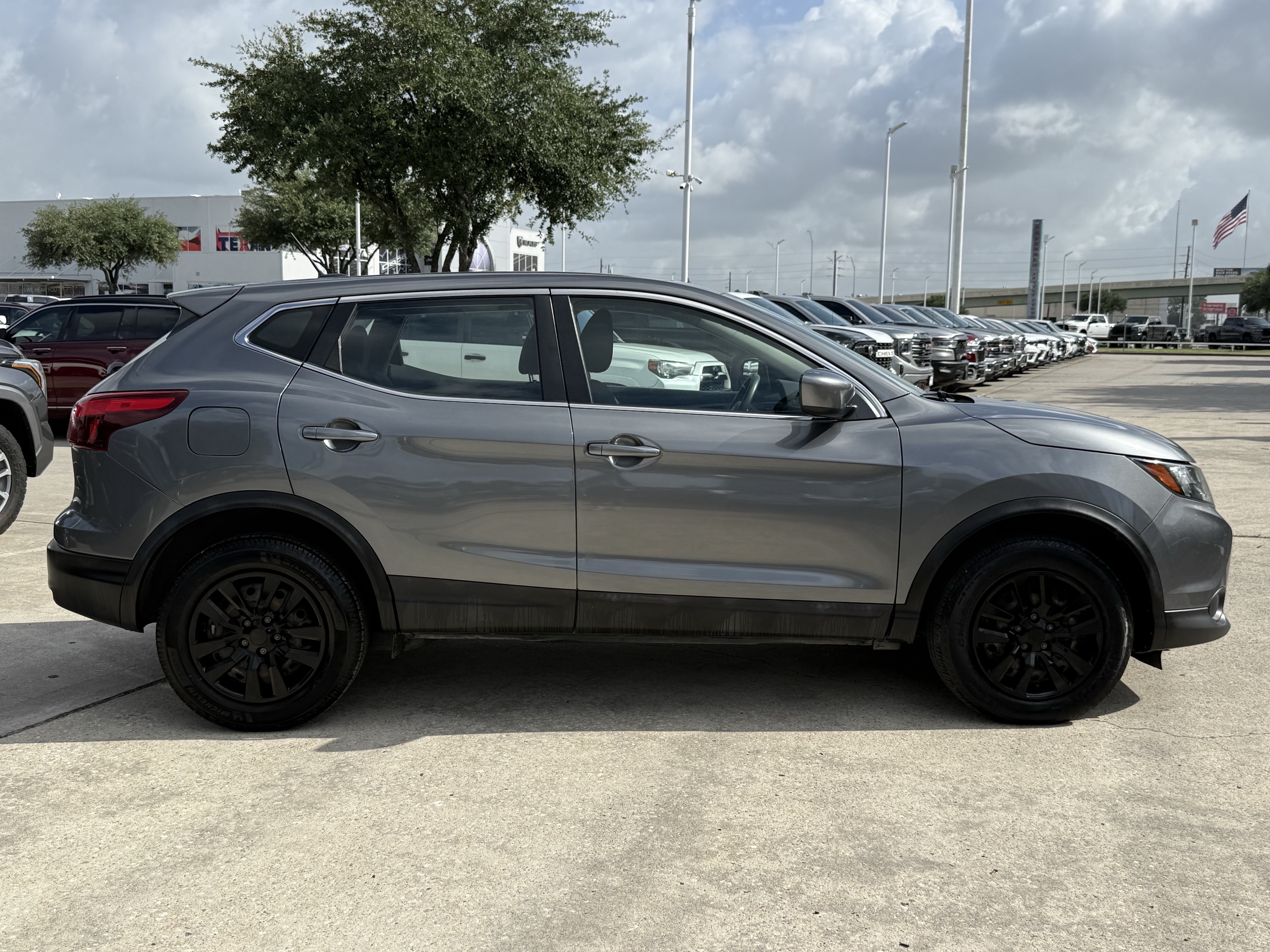 Used 2019 Nissan Rogue Sport S AWD/4WD image 3