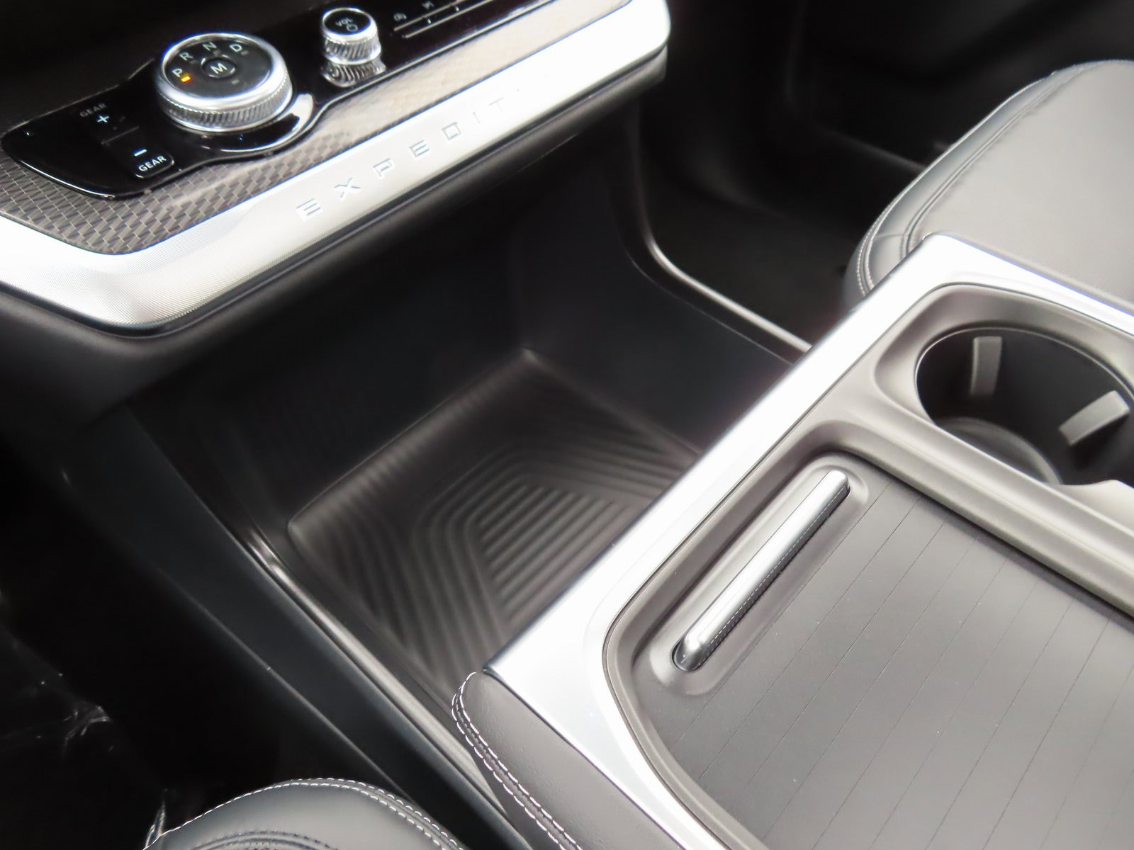 New 2025 Ford Expedition Max Platinum w/ Stealth Appearance Package image 16