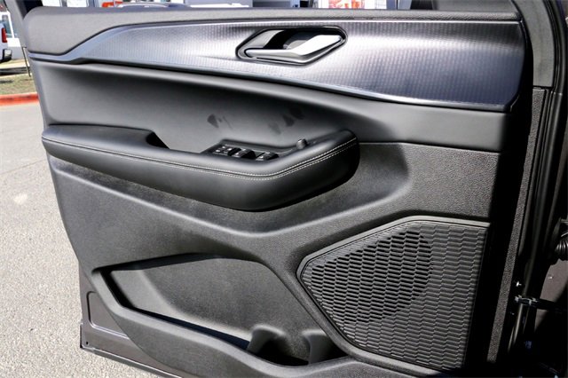 Used 2025 Jeep Grand Cherokee Laredo image 20