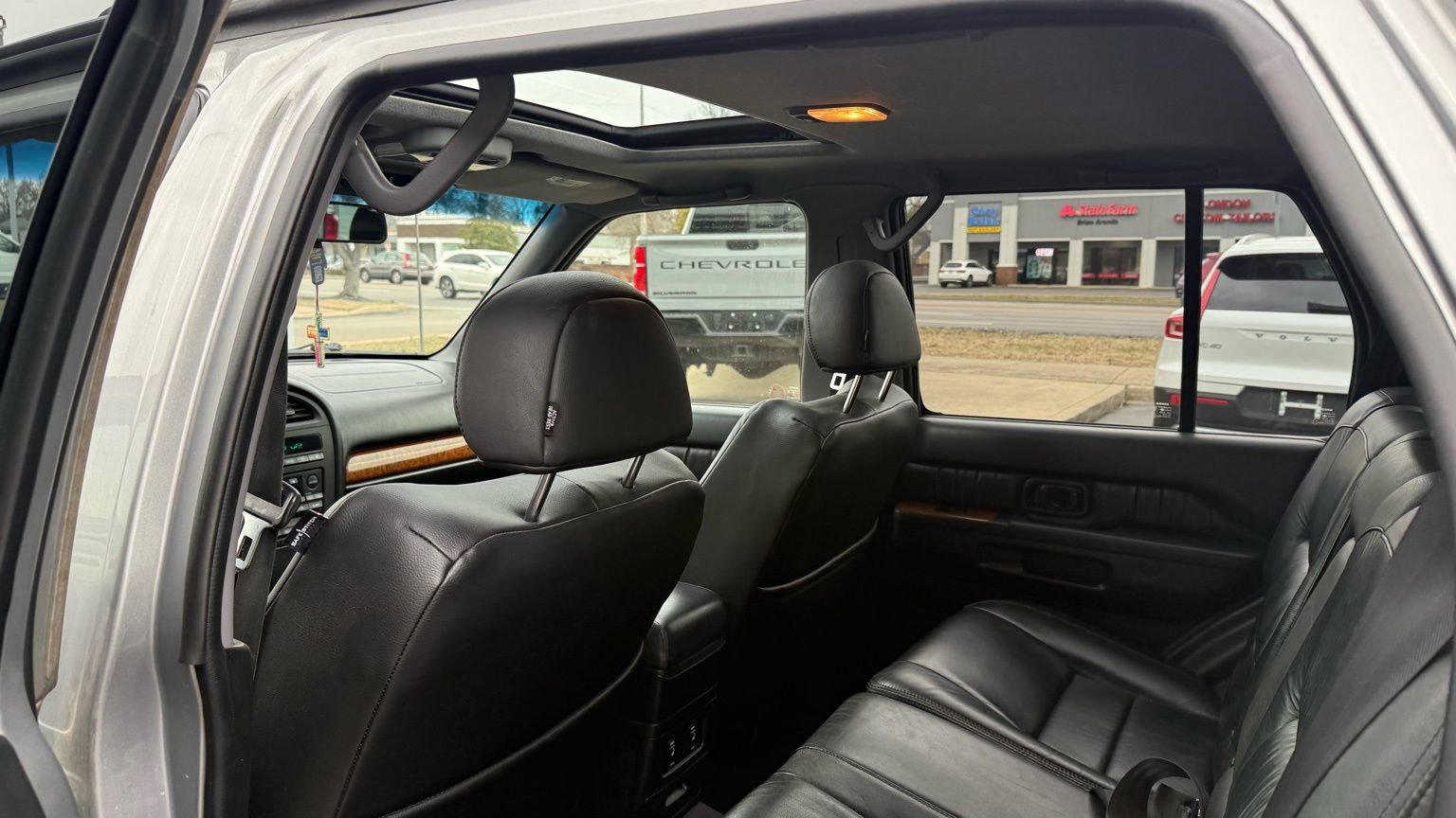 Used 2001 INFINITI QX4 4WD w/ (S02) Sport Pkg image 9