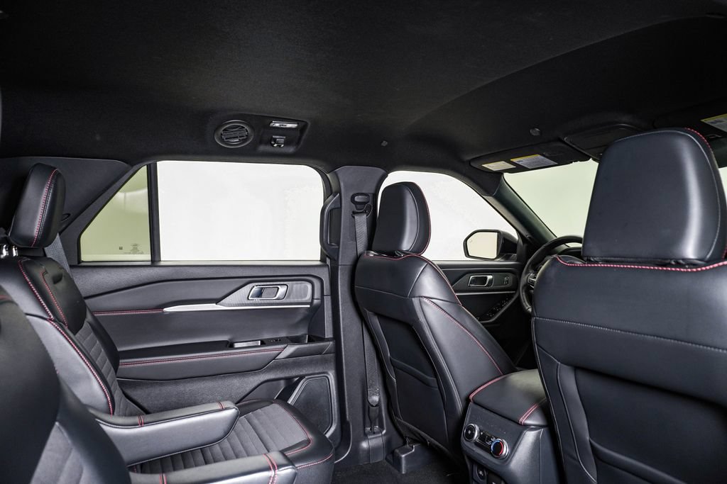 Used 2025 Ford Explorer ST-Line AWD/4WD image 16