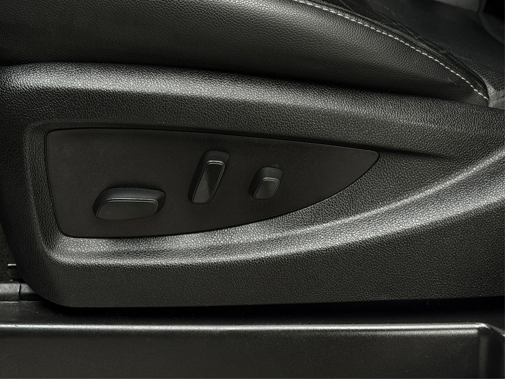 Used 2018 Chevrolet Silverado 2500 LTZ w/ Duramax Plus Package image 30