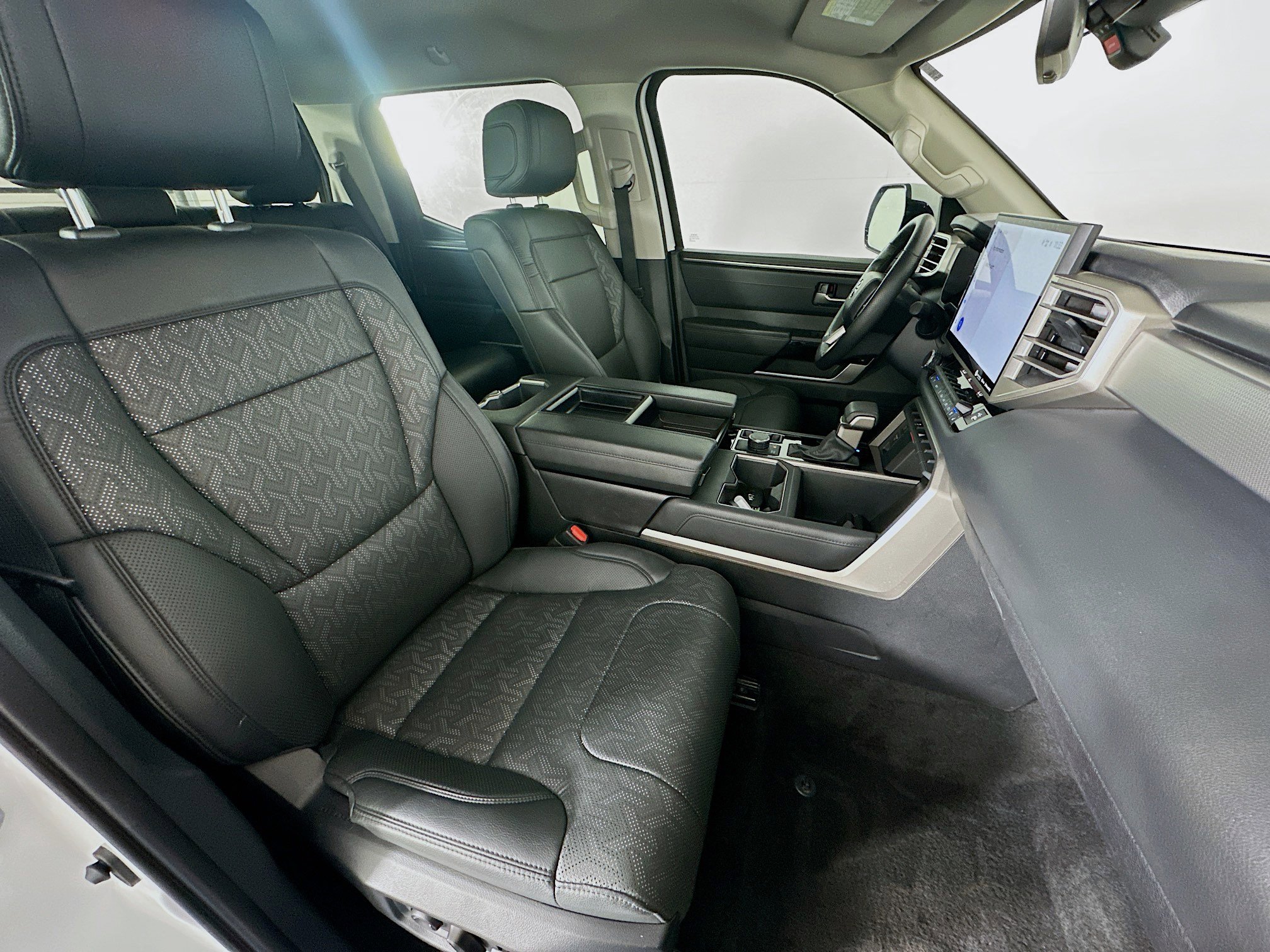 Used 2024 Toyota Tundra Limited w/ Power Package AWD/4WD image 31
