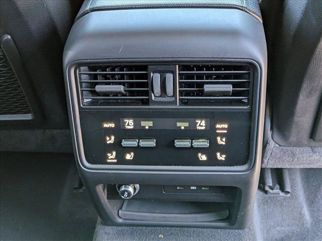 Used 2024 Porsche Cayenne AWD/4WD image 18
