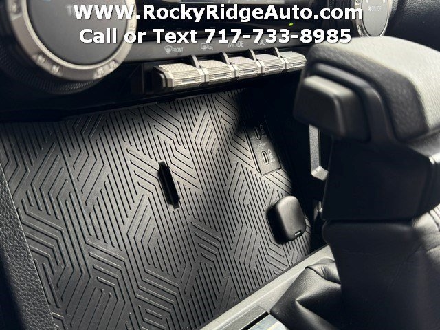 Used 2025 Toyota 4Runner SR5 AWD/4WD image 14