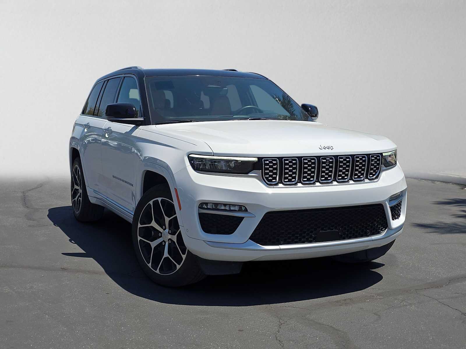 Used 2022 Jeep Grand Cherokee Summit AWD/4WD image 1