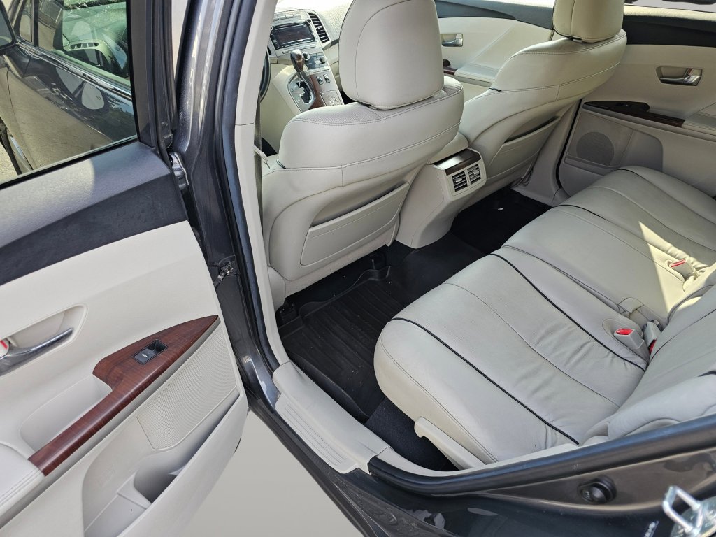 Used 2010 Toyota Venza Limited image 20