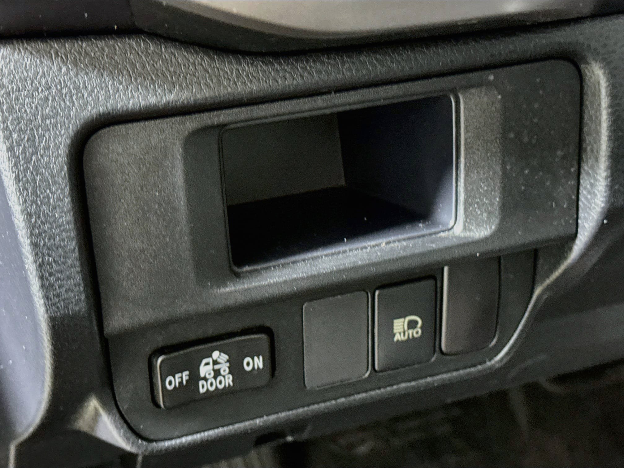 Used 2018 Toyota Tacoma SR5 AWD/4WD image 12