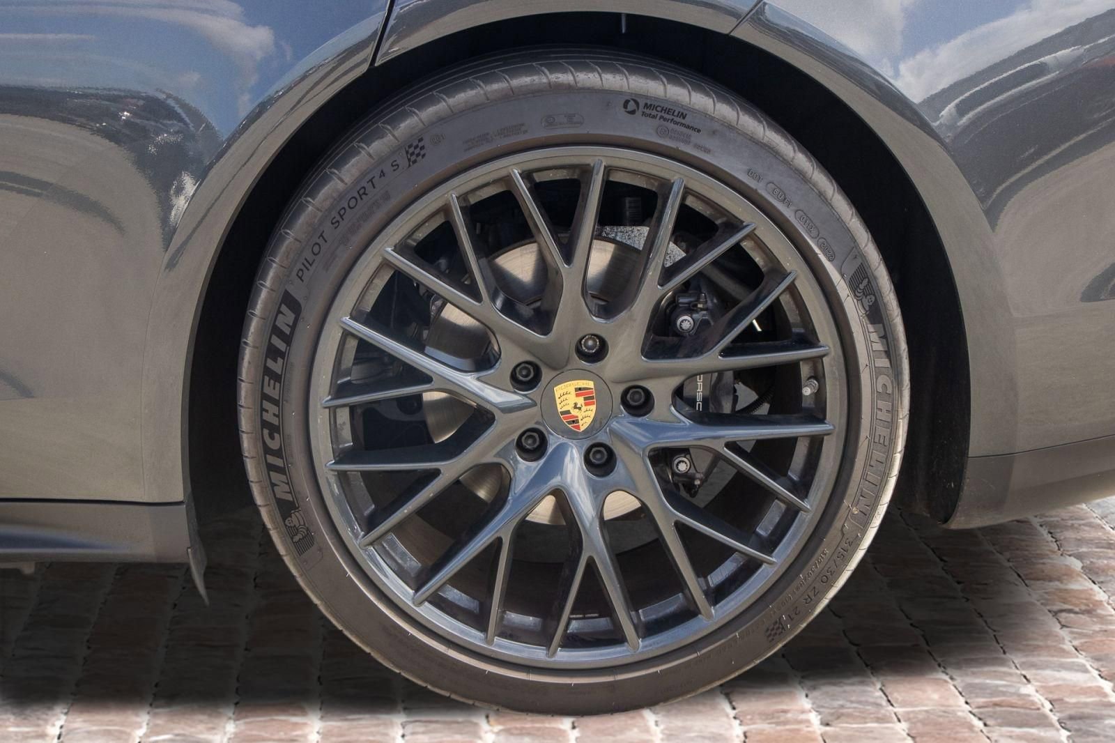 Used 2019 Porsche Panamera 4 AWD/4WD image 38