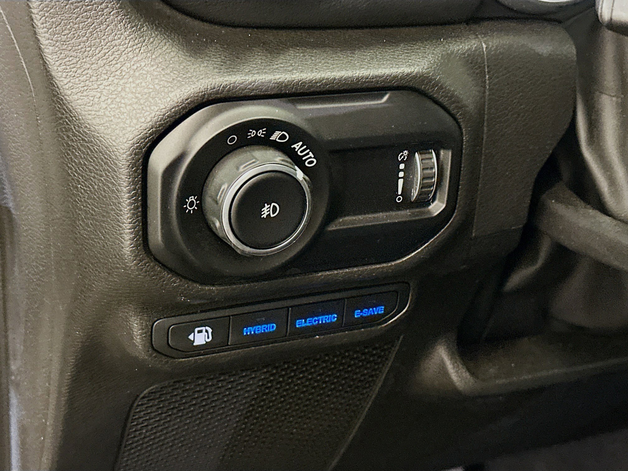 Used 2023 Jeep Wrangler Sahara w/ Safety Group AWD/4WD image 17