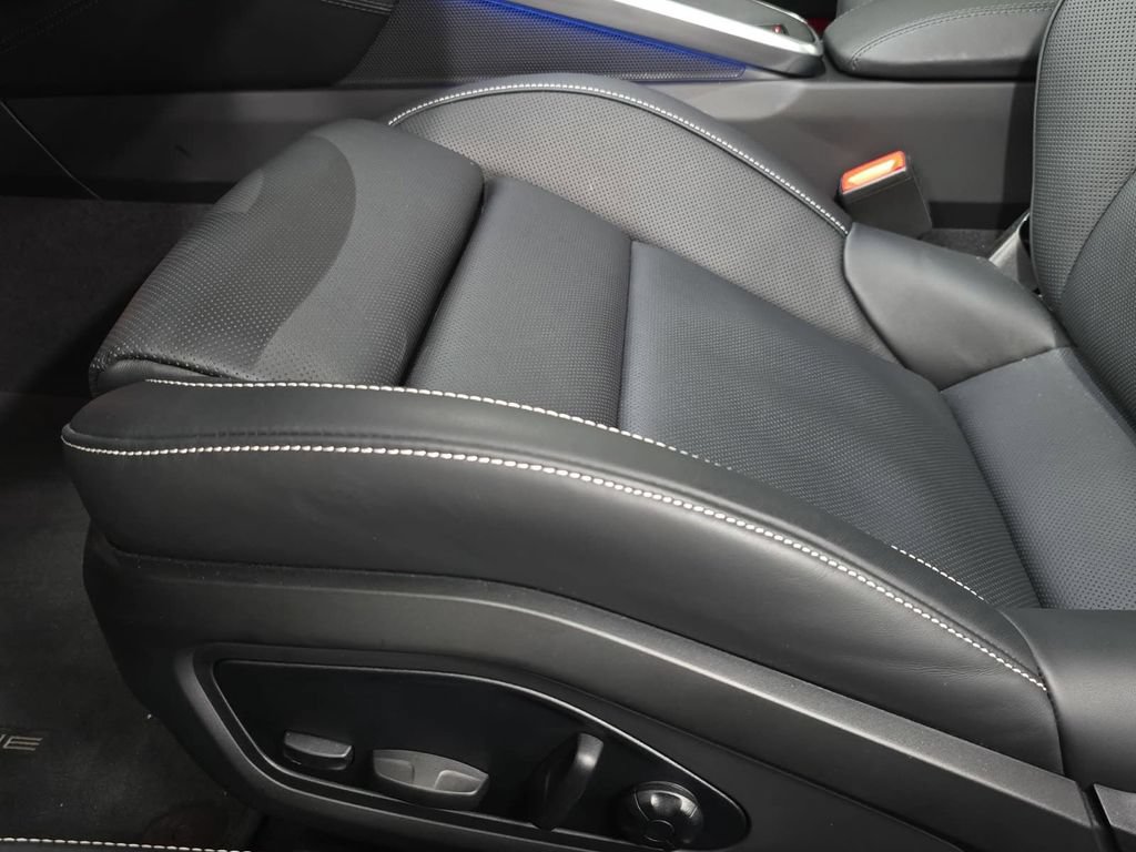 Certified 2025 Porsche 911 Carrera 4 GTS AWD/4WD image 25
