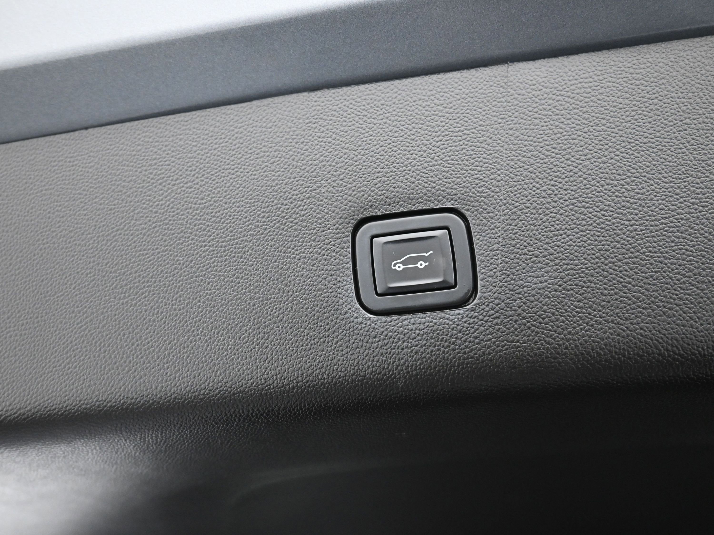 Used 2020 Chevrolet Traverse LT w/ LPO, Black Accent Package image 18