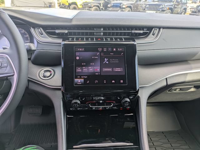 New 2025 Jeep Grand Cherokee Laredo w/ Luxury Tech Group I AWD/4WD image 20