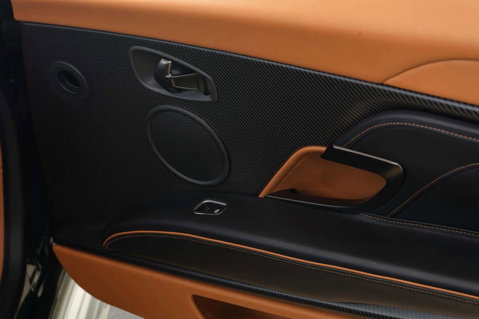Used 2021 Aston Martin DBS Superleggera Volante image 21