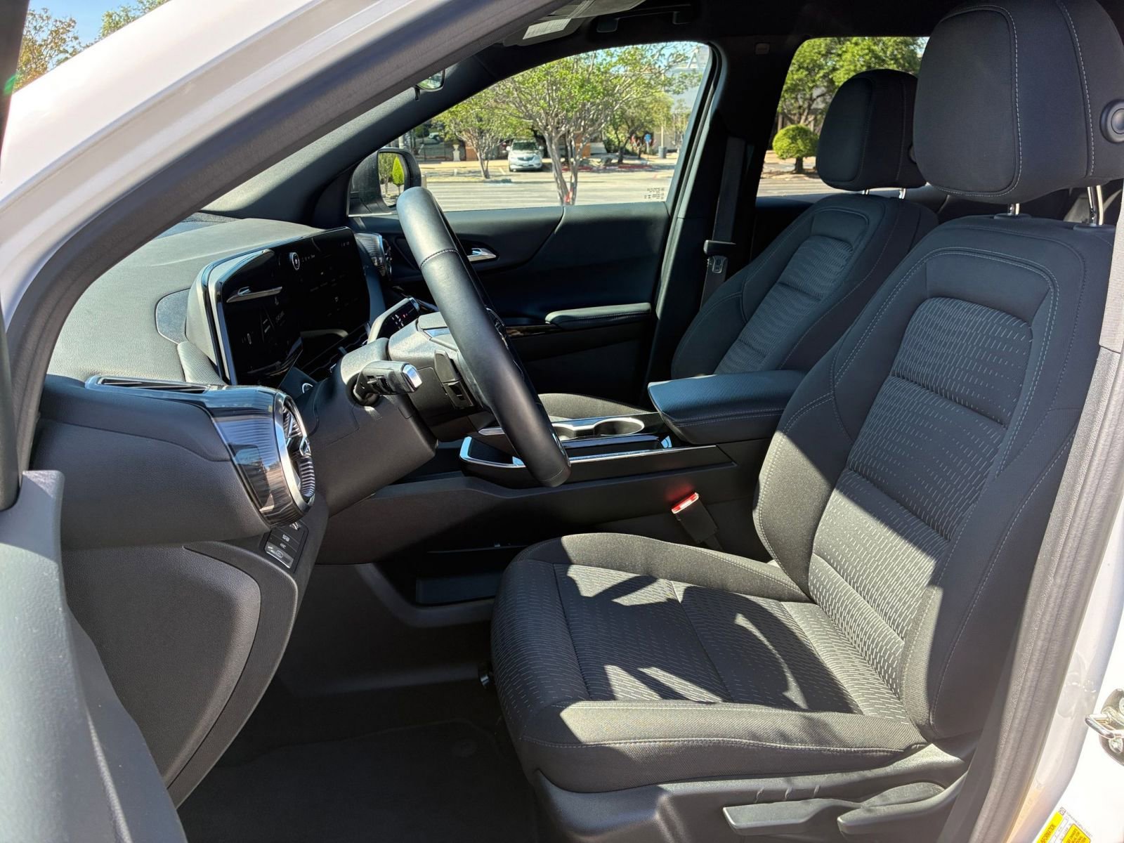 Used 2025 Chevrolet Equinox LT FWD image 27