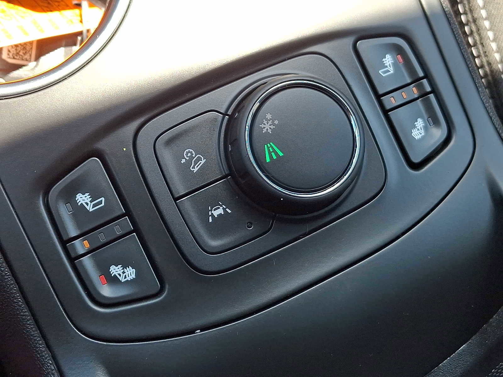 Used 2023 GMC Terrain SLE w/ Driver Convenience Package FWD image 17