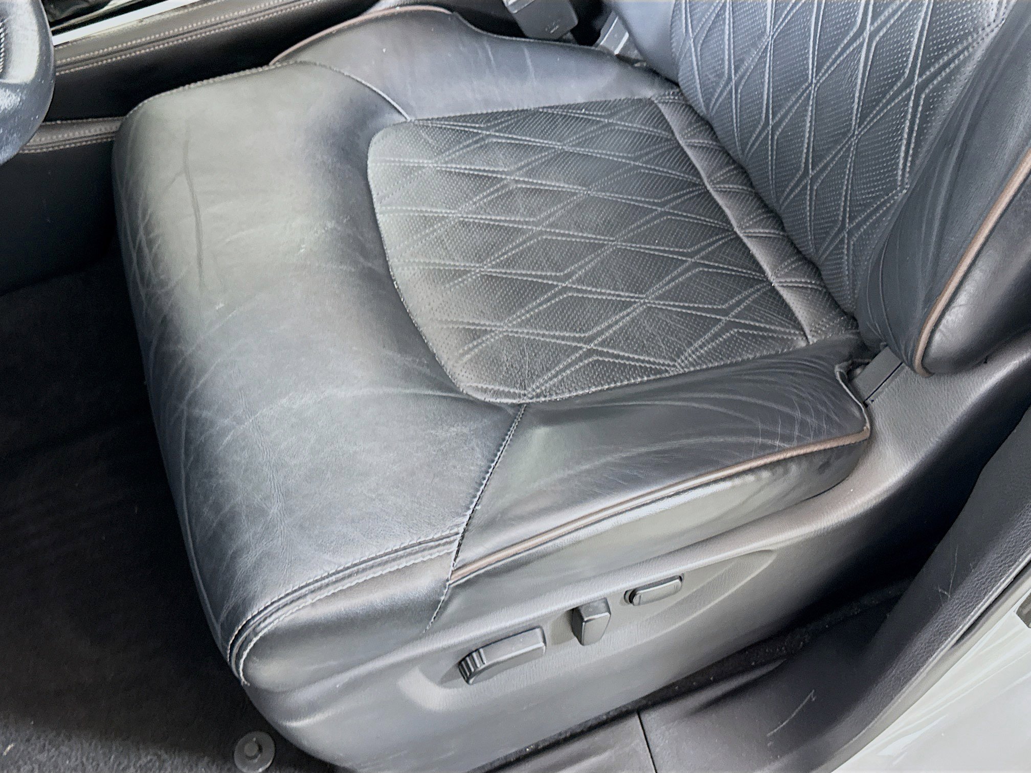 Used 2021 Nissan Armada Platinum w/ Captain's Chairs Package image 21