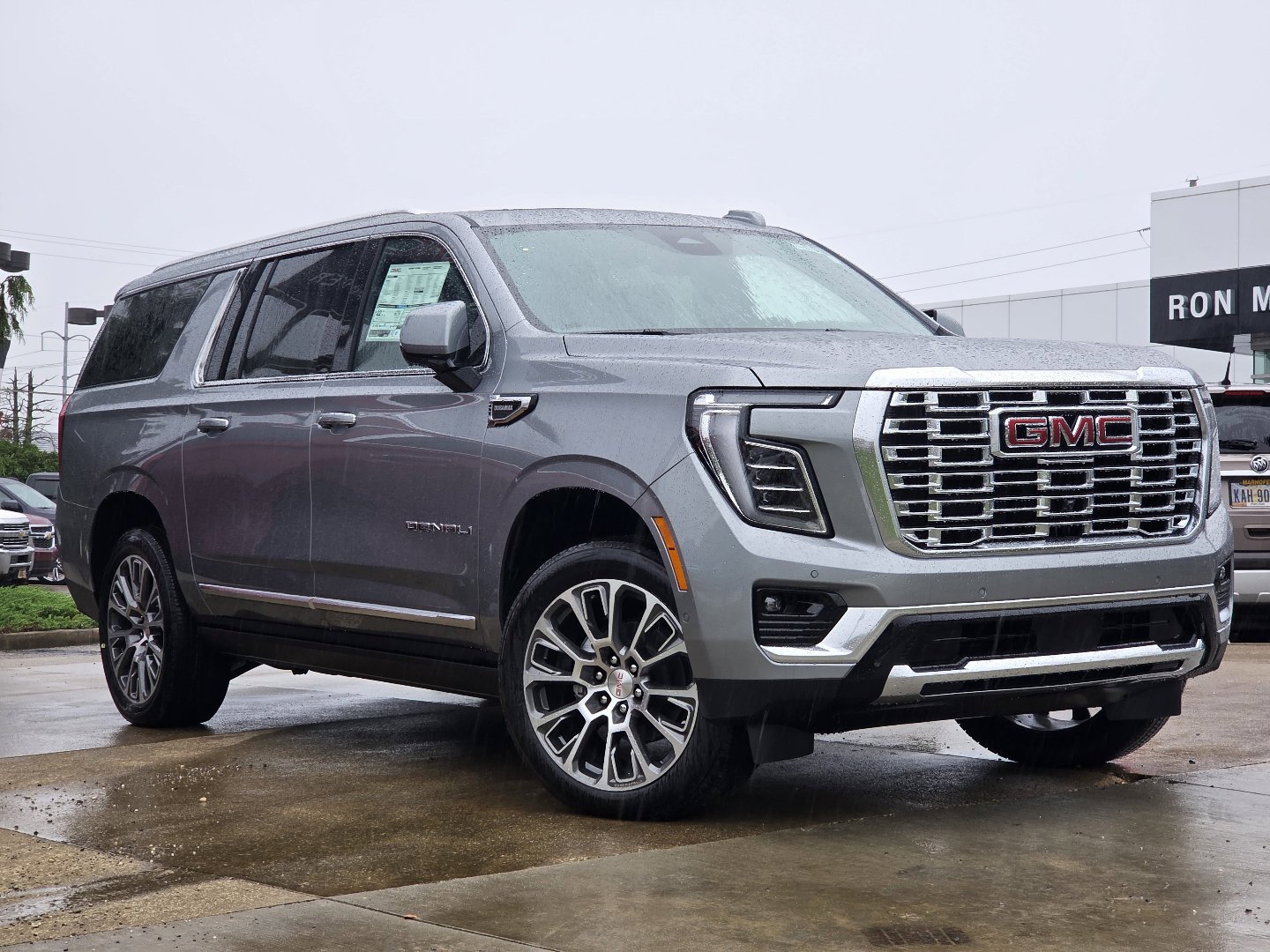 New 2026 GMC Yukon XL Denali w/ Denali Reserve Package AWD/4WD image 3