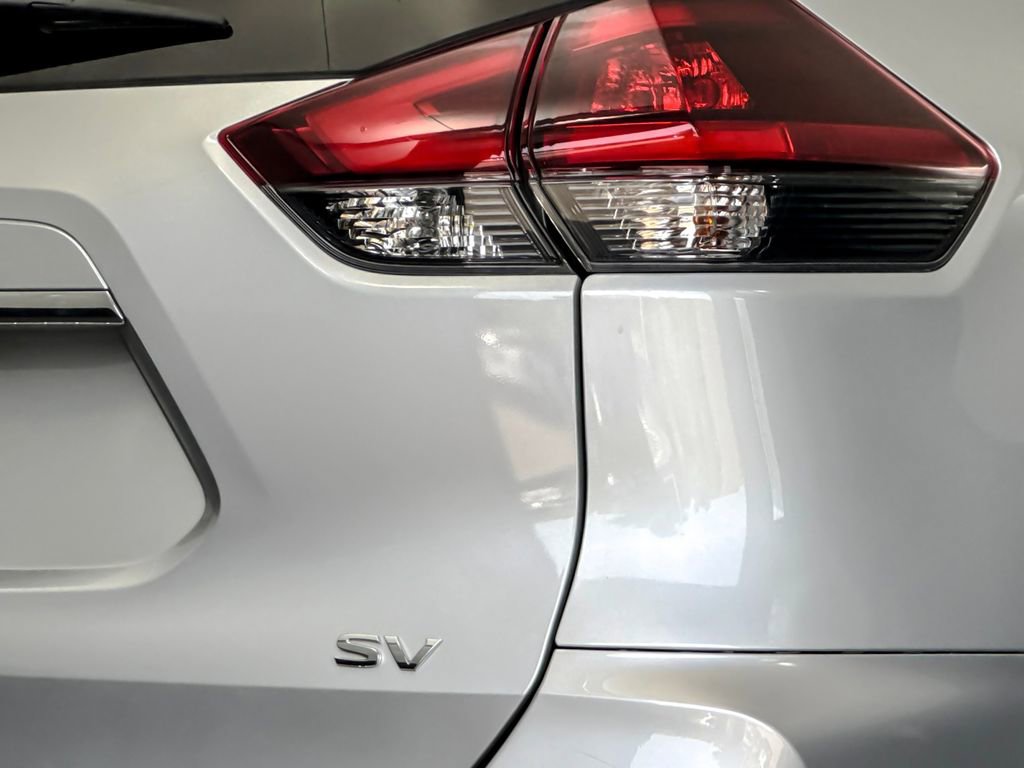 Used 2020 Nissan Rogue SV FWD image 25