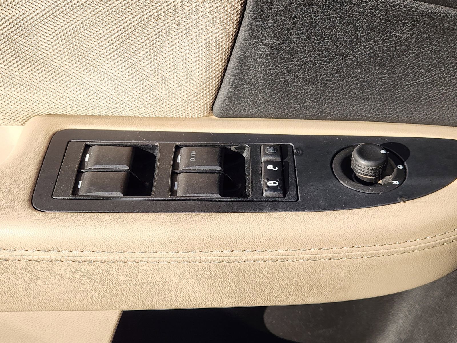 Used 2014 Dodge Avenger SE w/ Rallye Appearance Group image 27