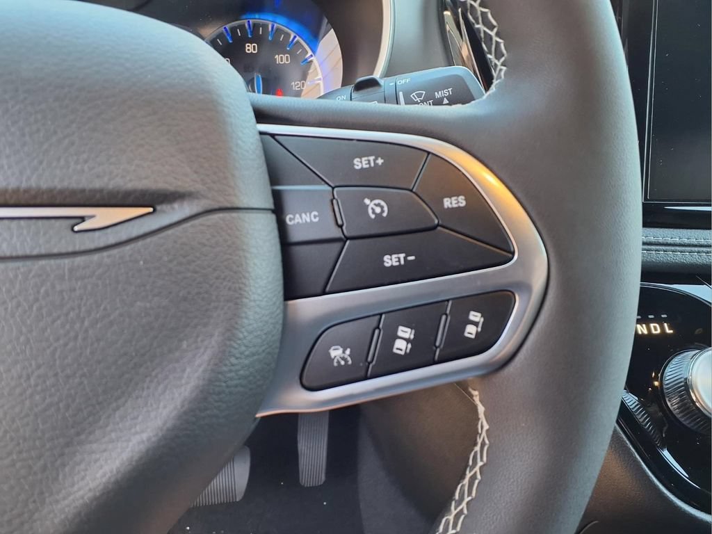 New 2027 Chrysler Pacifica Select AWD/4WD image 24