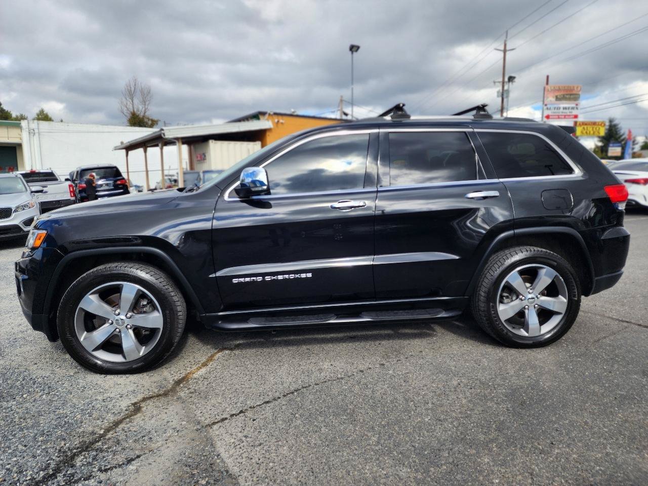 Used 2014 Jeep Grand Cherokee Limited w/ Luxury Group II AWD/4WD image 9
