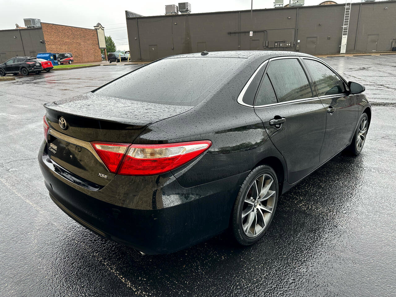 Used 2015 Toyota Camry SE image 5