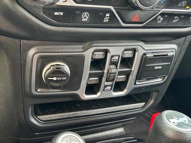 Certified 2018 Jeep Wrangler Unlimited Sahara AWD/4WD image 29