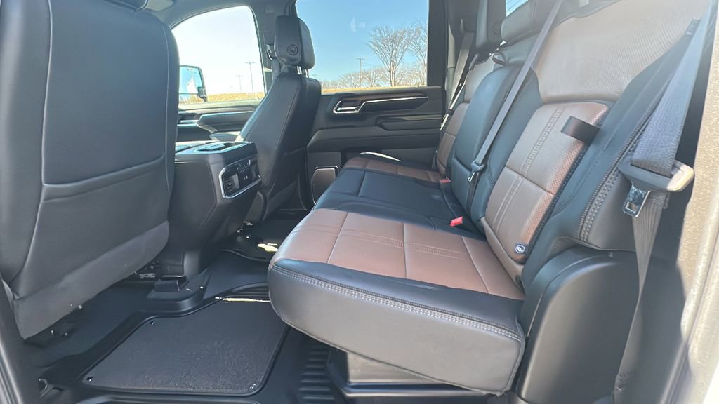 Used 2024 Chevrolet Silverado 2500 High Country w/ High Country Premium Package image 17