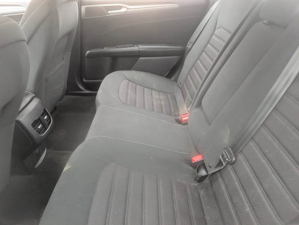 Used 2020 Ford Fusion SE image 15