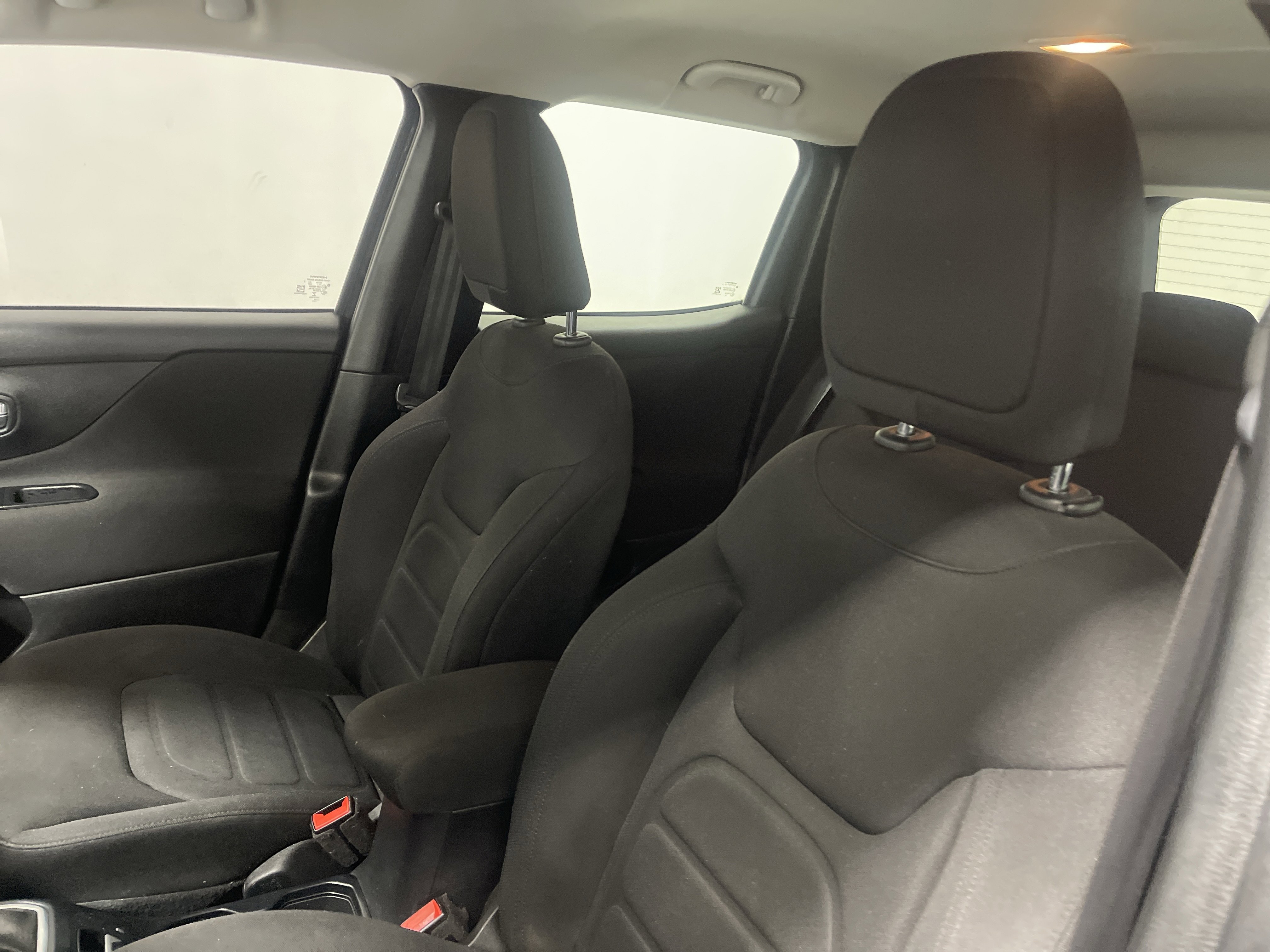 Used 2018 Jeep Renegade Latitude w/ Cold Weather Group image 11