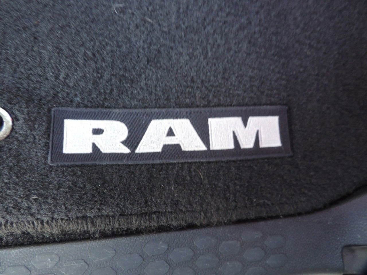 Used 2016 RAM 1500 Classic SLT image 19