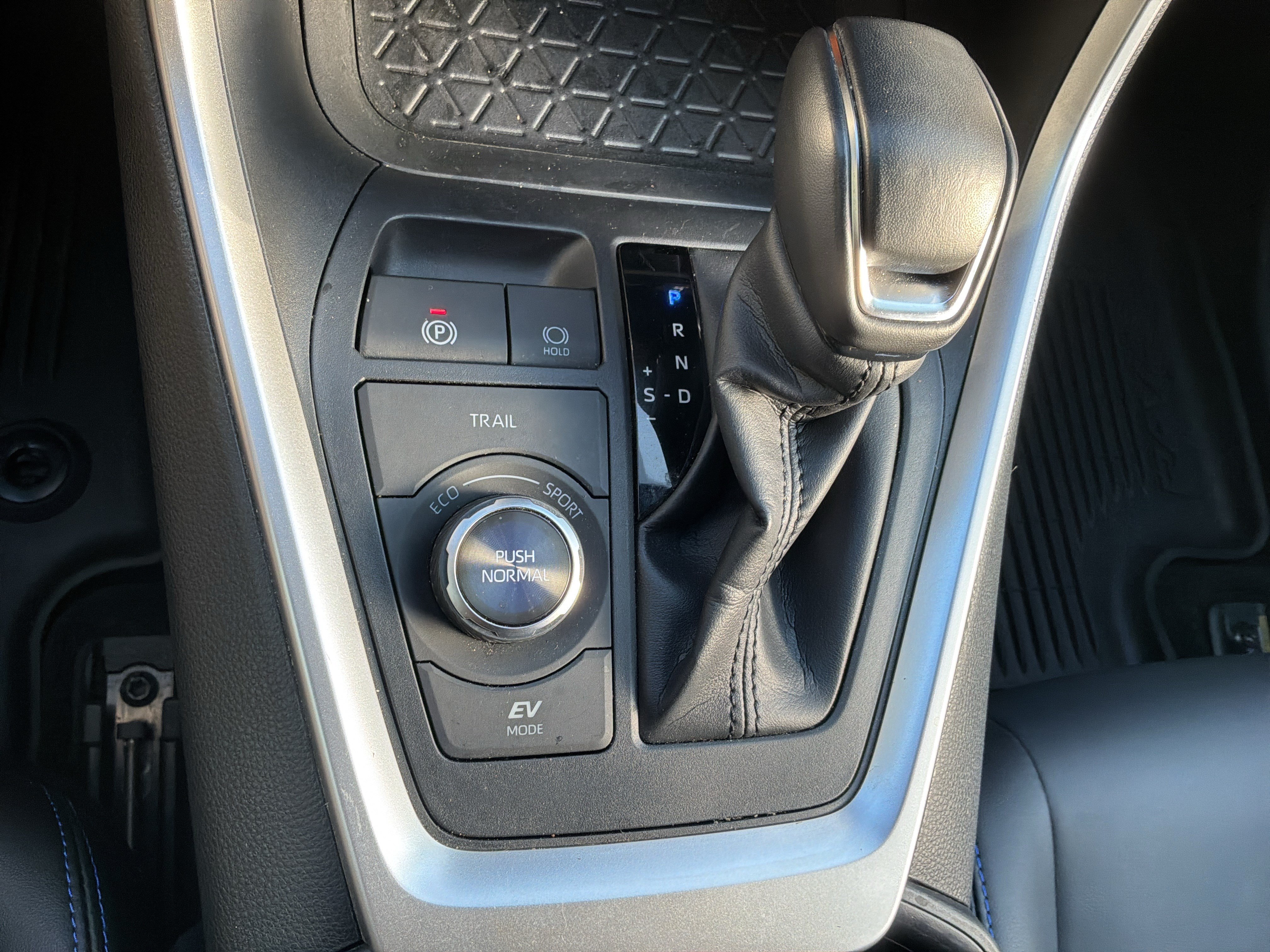 Used 2024 Toyota RAV4 XSE AWD/4WD image 26
