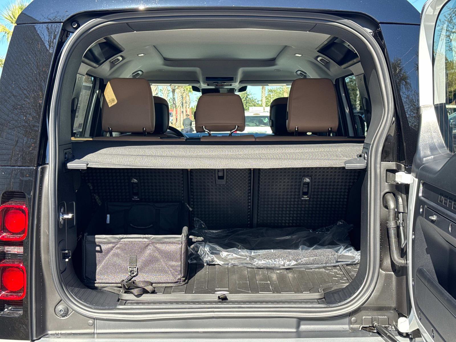 Used 2025 Land Rover Defender 110 S image 11