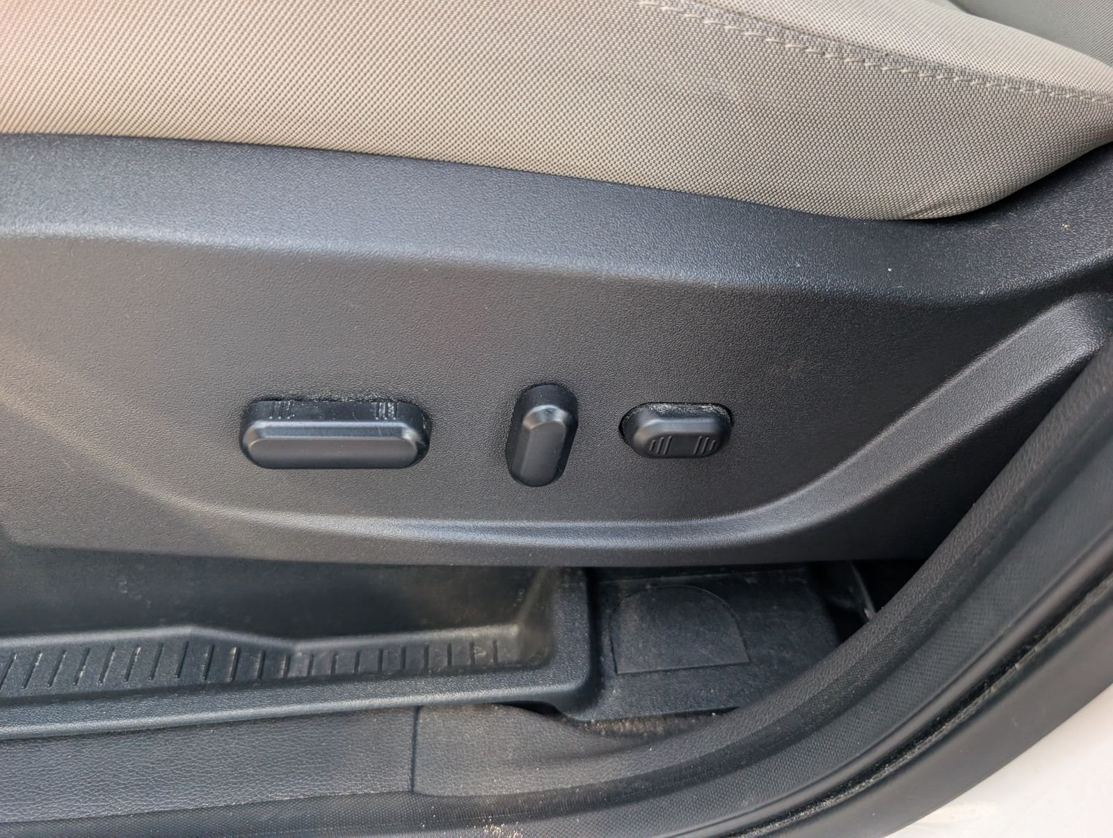 Used 2019 Ford Escape SE FWD image 15