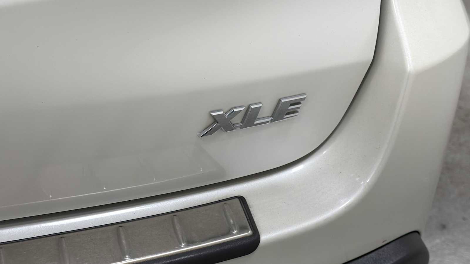 Certified 2017 Toyota Highlander XLE AWD/4WD image 29