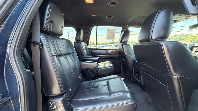 Used 2016 Lincoln Navigator L Select AWD/4WD image 36