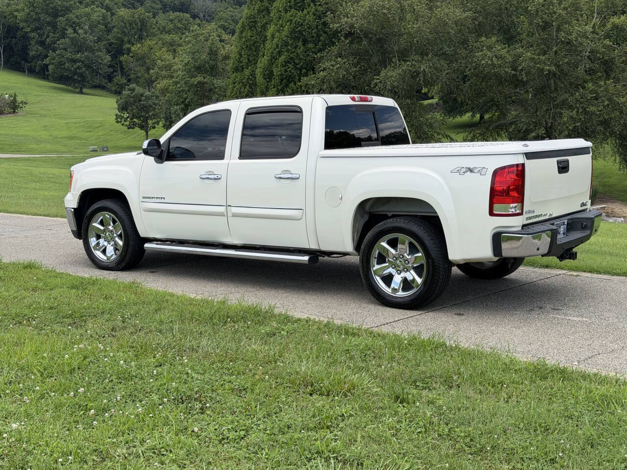 Used 2013 GMC Sierra 1500 SLT w/ SLT White Diamond Edition AWD/4WD image 7