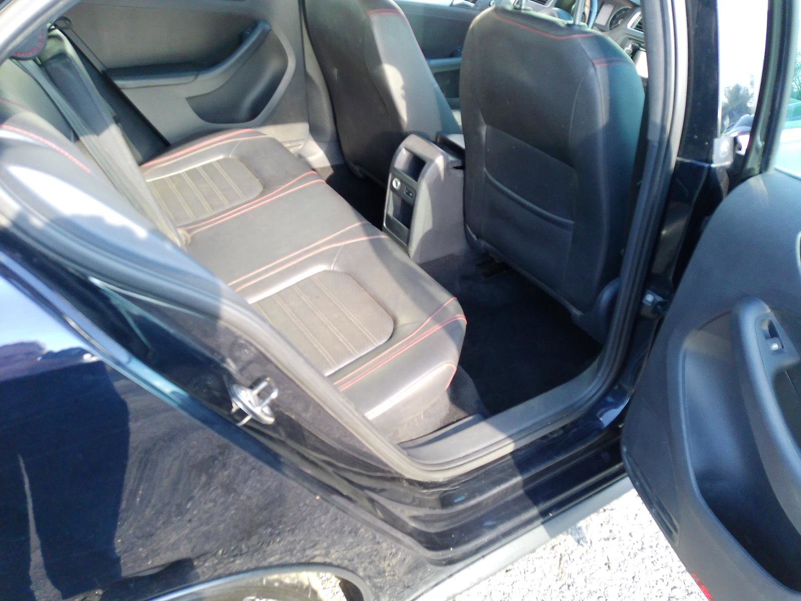 Used 2013 Volkswagen Jetta GLI Autobahn FWD image 40