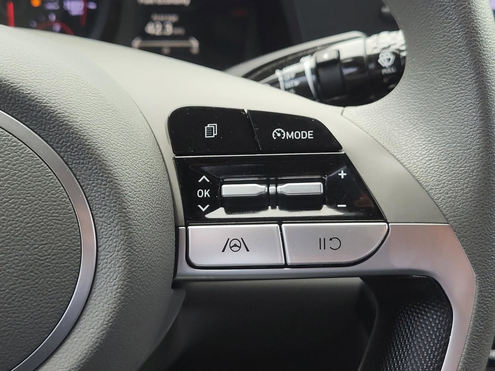 Used 2022 Hyundai Elantra SEL FWD image 25