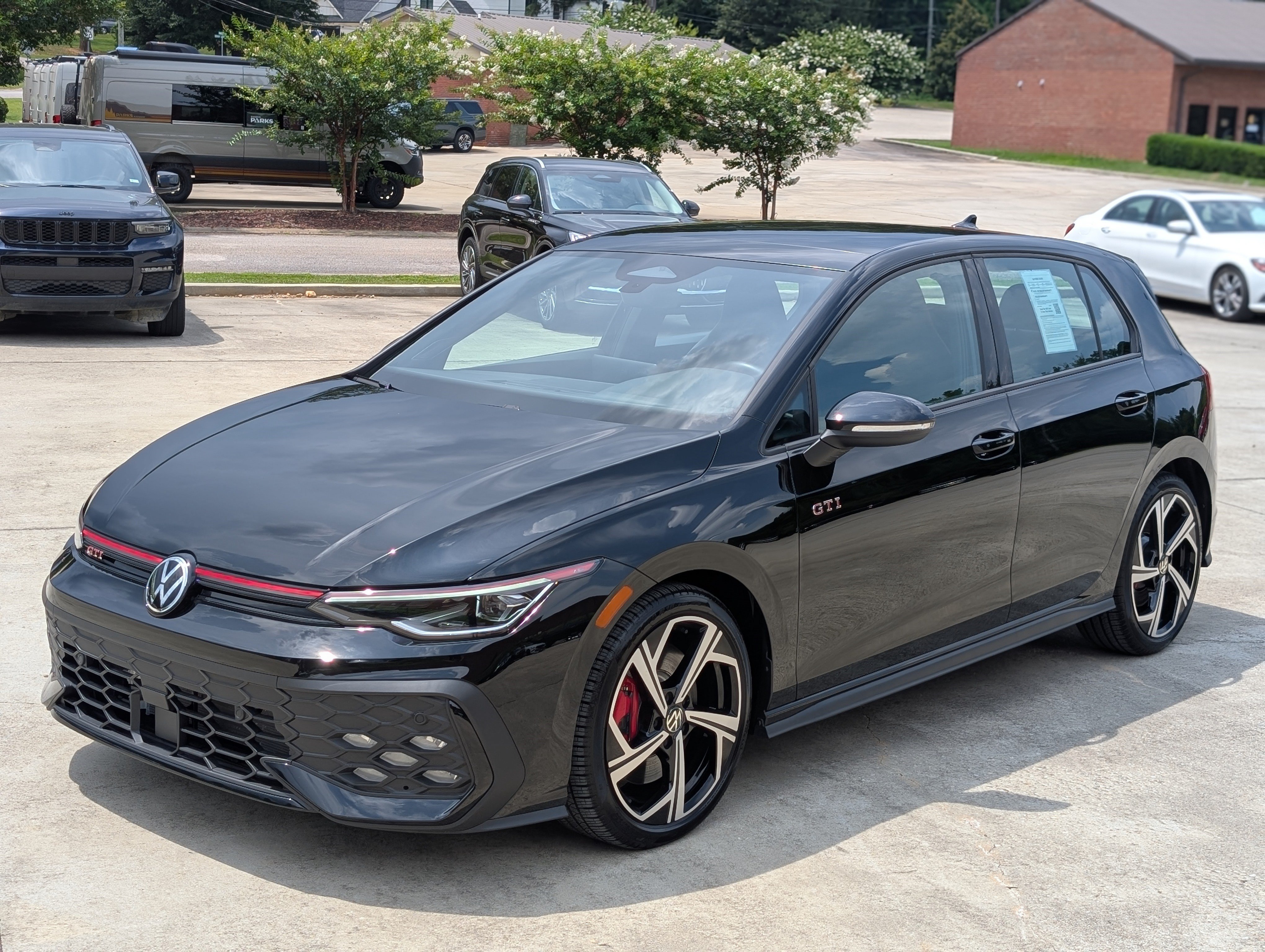 Used 2026 Volkswagen GTI SE FWD image 5