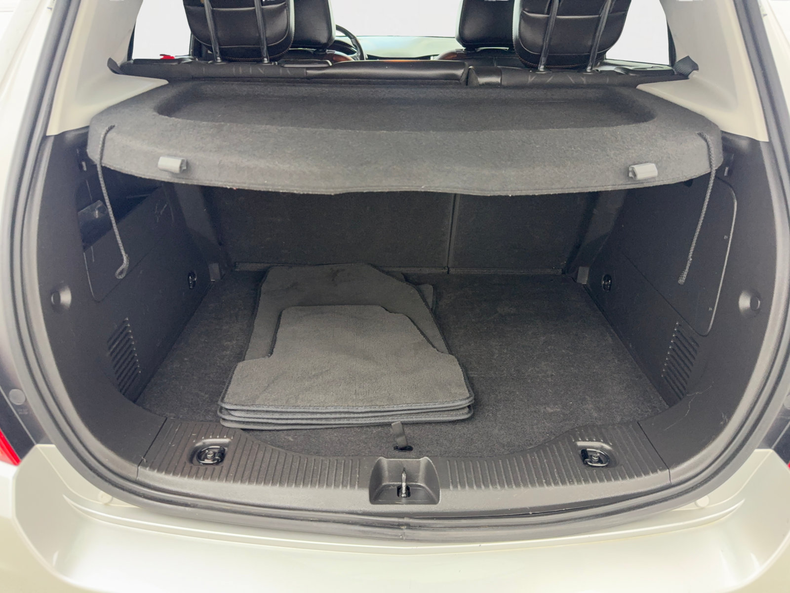 Used 2019 Chevrolet Trax LT w/ LT Convenience Package FWD image 50