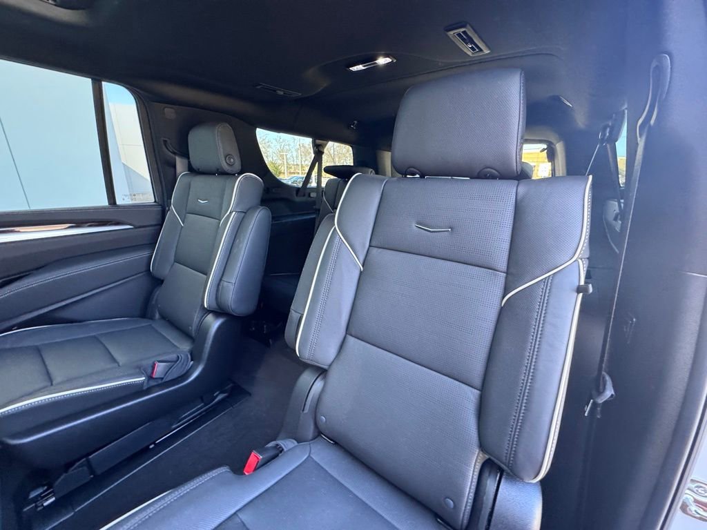 New 2026 Cadillac Escalade ESV Luxury w/ LPO, Radiant Package AWD/4WD image 16